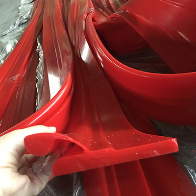สายพานลำเลียงยางโพลียูรีเทนแข็งแบบ Dual Sealing Skirting Double Lip PU
