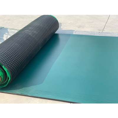 สายพานลำเลียงดรัม Herringbone Grooved Pulley Lagging Sheet พร้อม Cn Bonding Layer