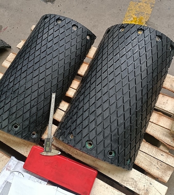 Bolt On Conveyor Pulley Lagging ขอบยางเซรามิกแบบถอดเปลี่ยนได้